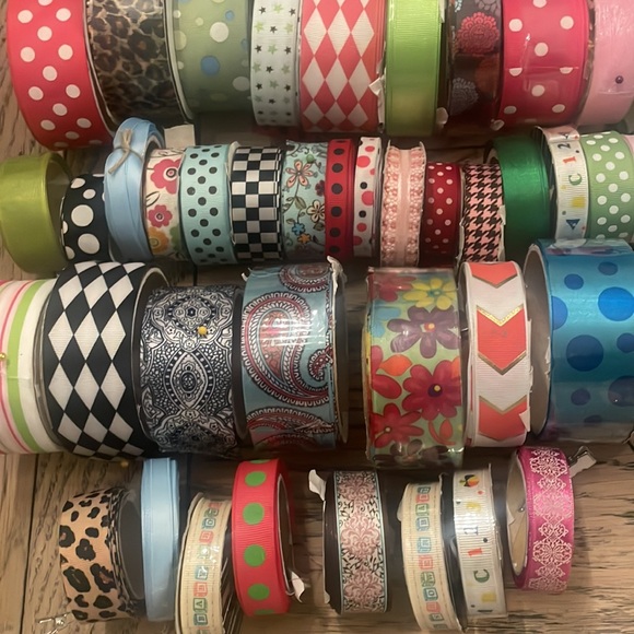 41 spools of various colors, patterns, sizes and lengths of premium Ribbon - Picture 5 of 9